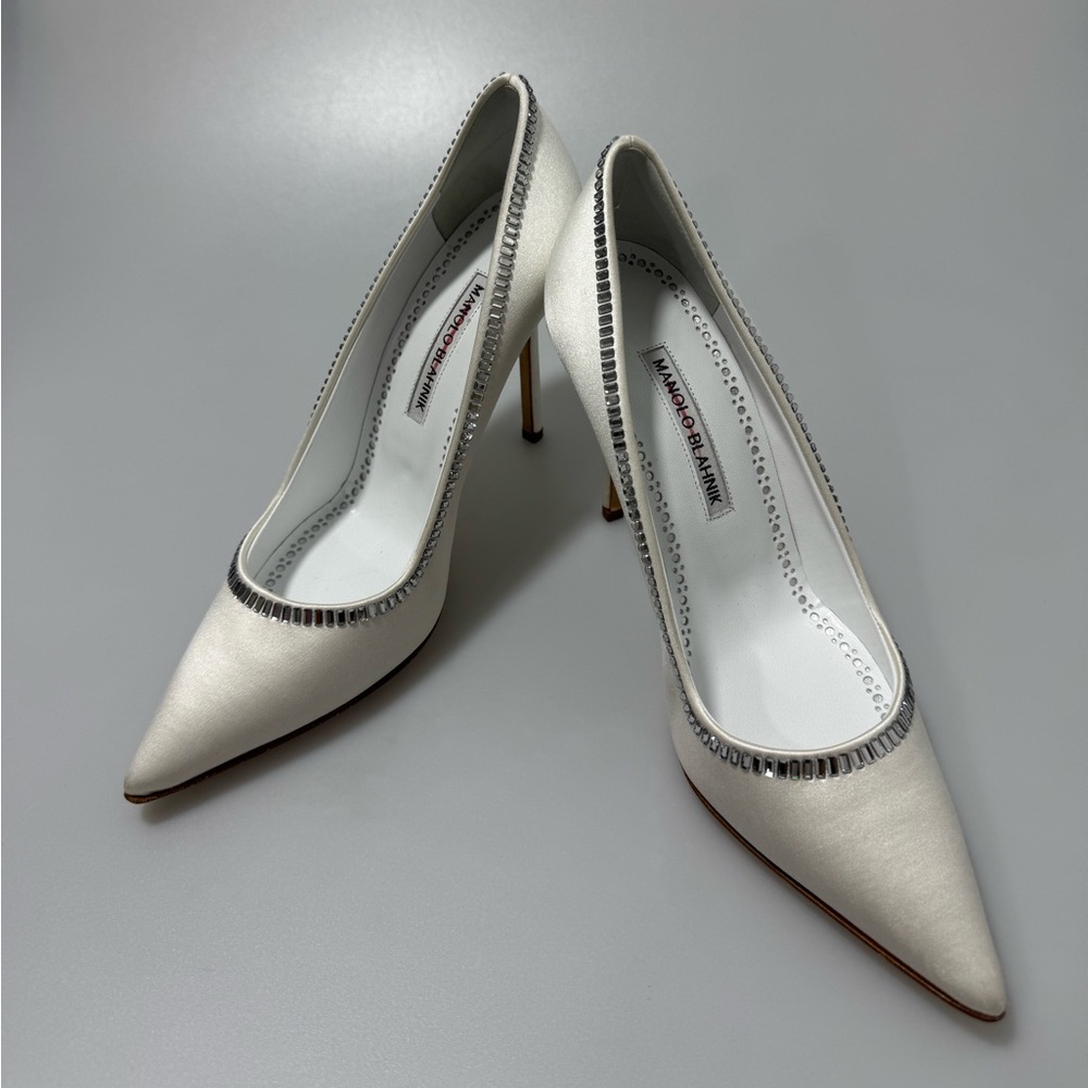 Manolo Blahnik White Pointed Toe Stiletto Pumps with Silver Trim - Picture 2 of 7